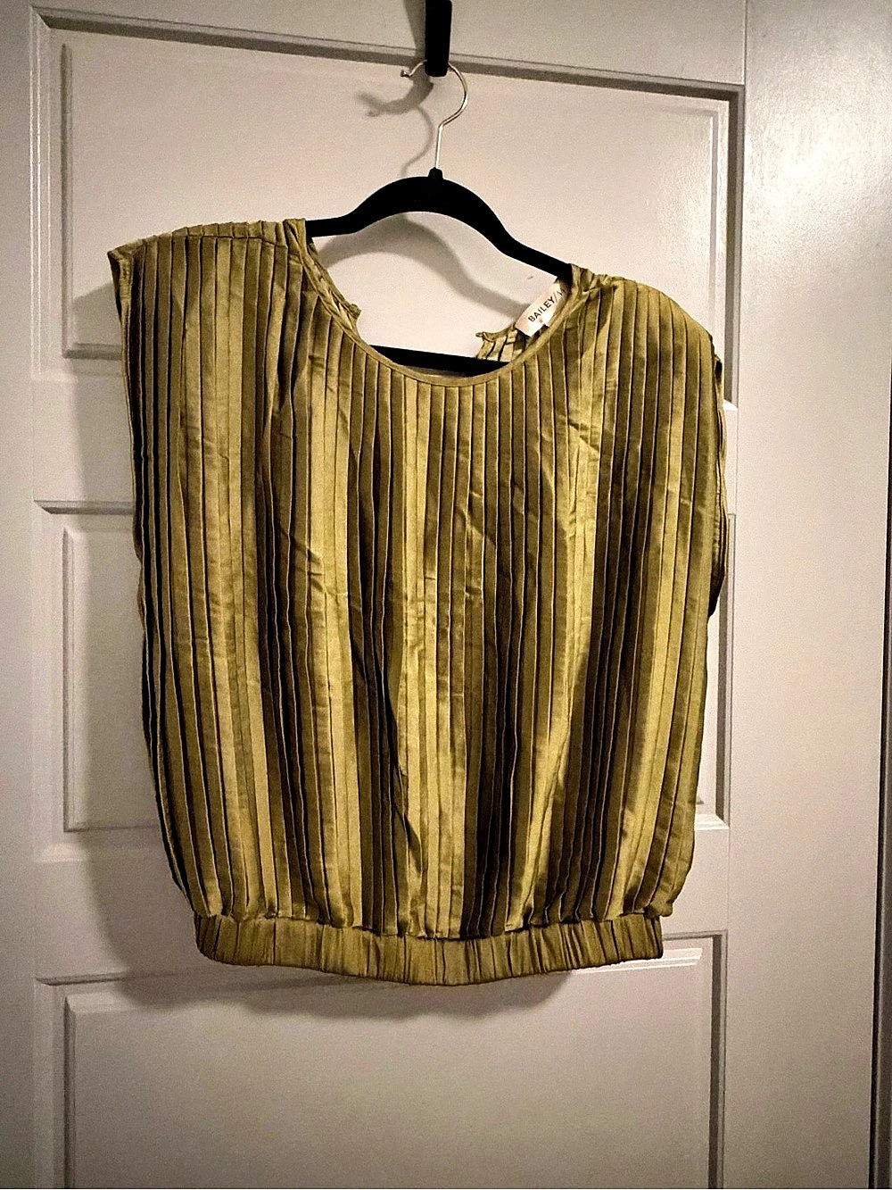 Bailey 44 Pleated Blouse in Green Size Medium Like New